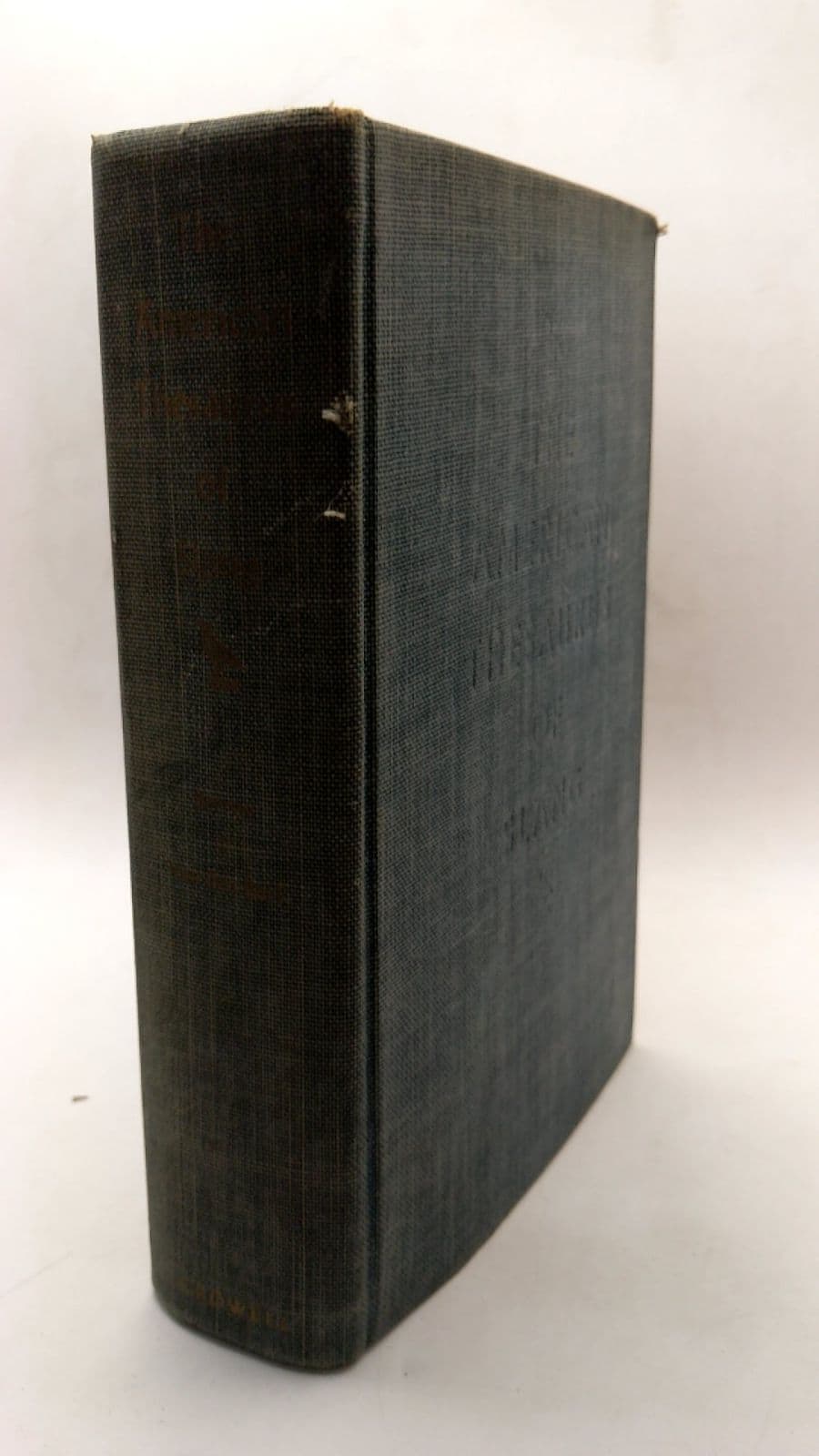 The American Thesaurus of Slang: A Complete Reference Book of Colloquial Speech by Lester V. Berrey and Melvin Van Den Bark - front cover