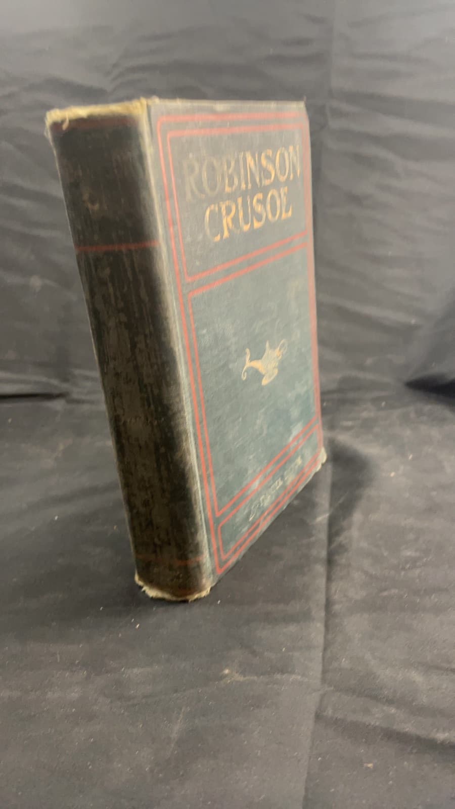 Robinson Crusoe by Daniel Defoe - front cover