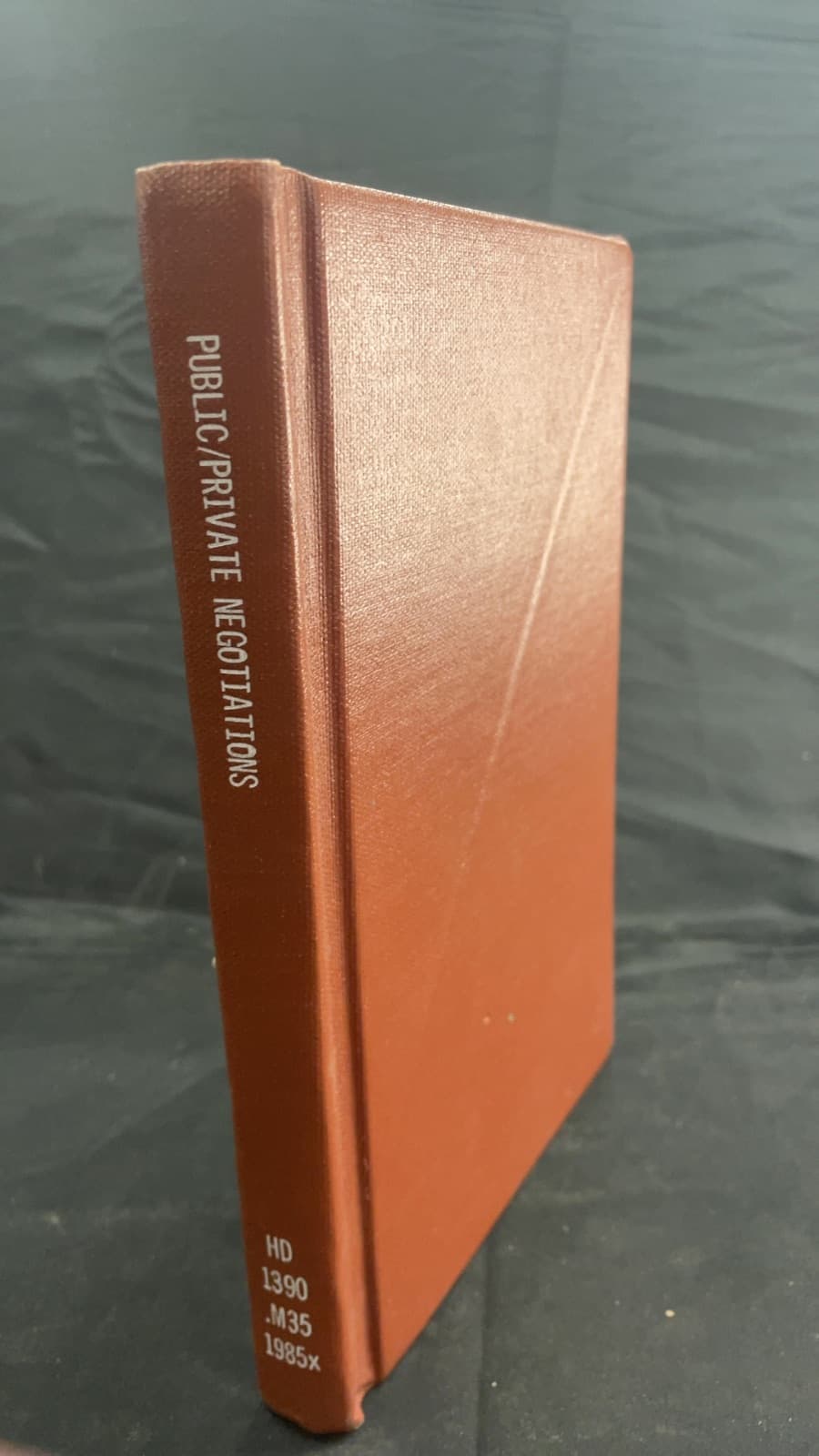 Managing Development Through Public/Private Negotiations by Rachelle L. Levitt, John J. Kirlin (Editors) - front cover