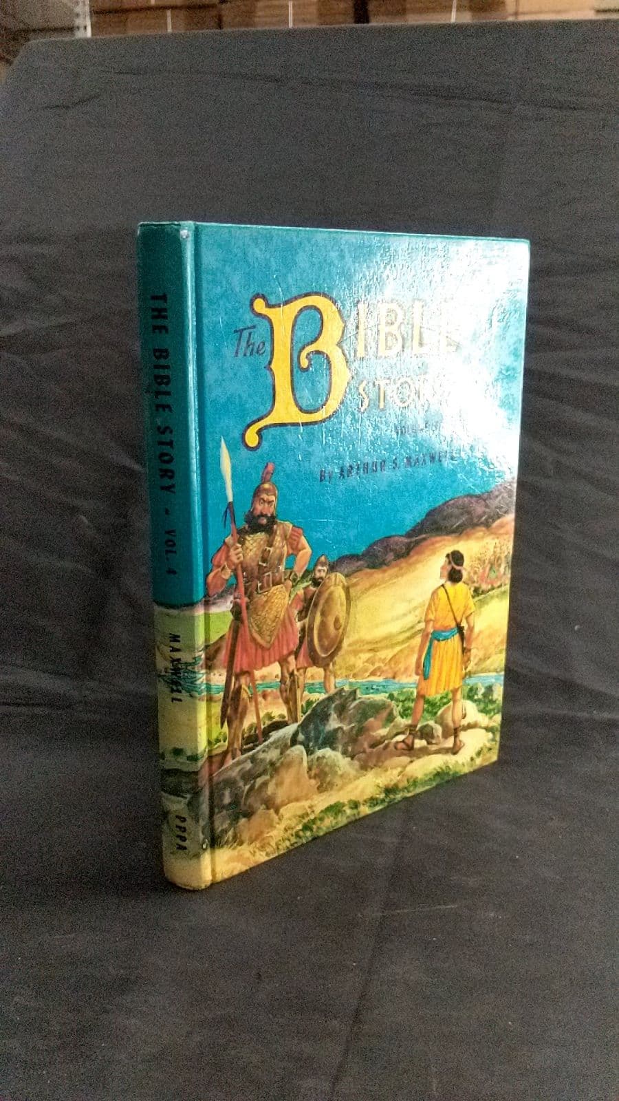 The Bible Story: Heroes and Heroines/Volume 4 by Arthur S. Maxwell - front cover