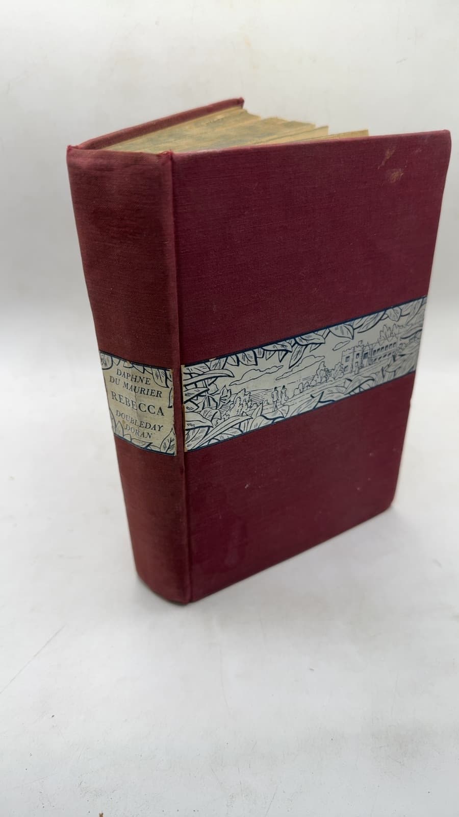 Rebecca by Daphne Du Maurier - front cover