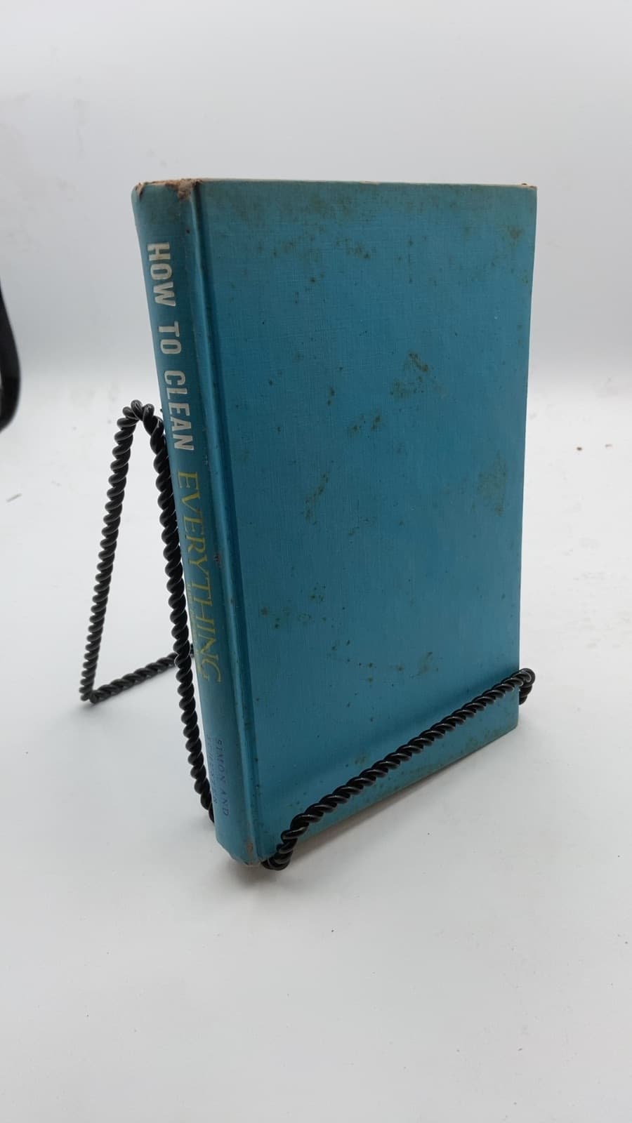 How to Clean Everything: An Encyclopedia of What to Use and How to Use It by Alma Chesnut Moore - front cover