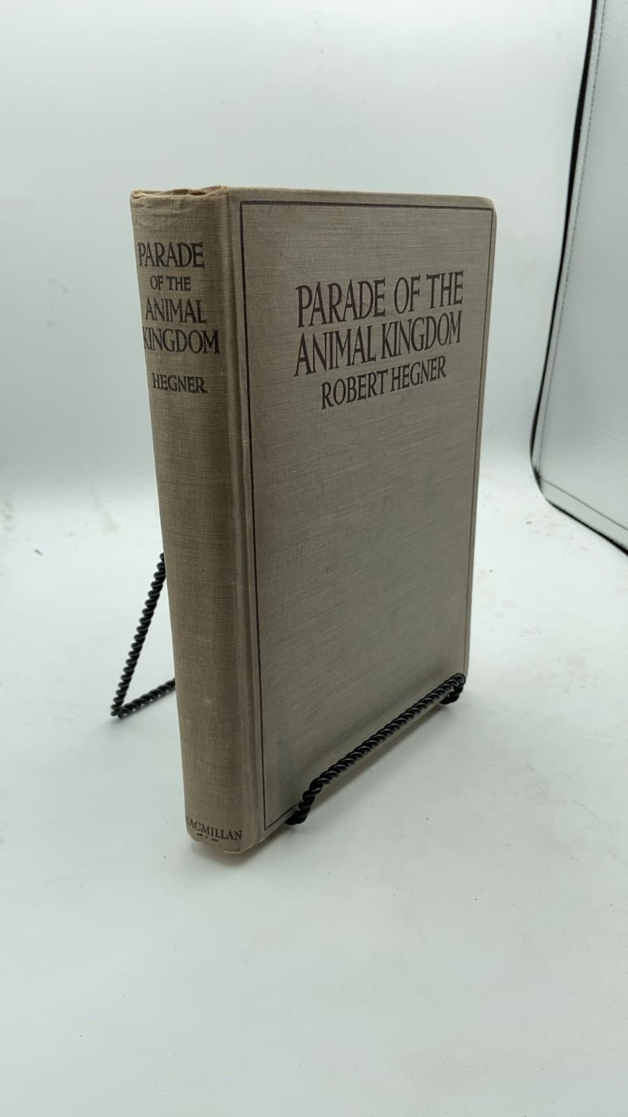 Parade OF THE Animal Kingdom by Robert Hegner, Ph.D. - front cover