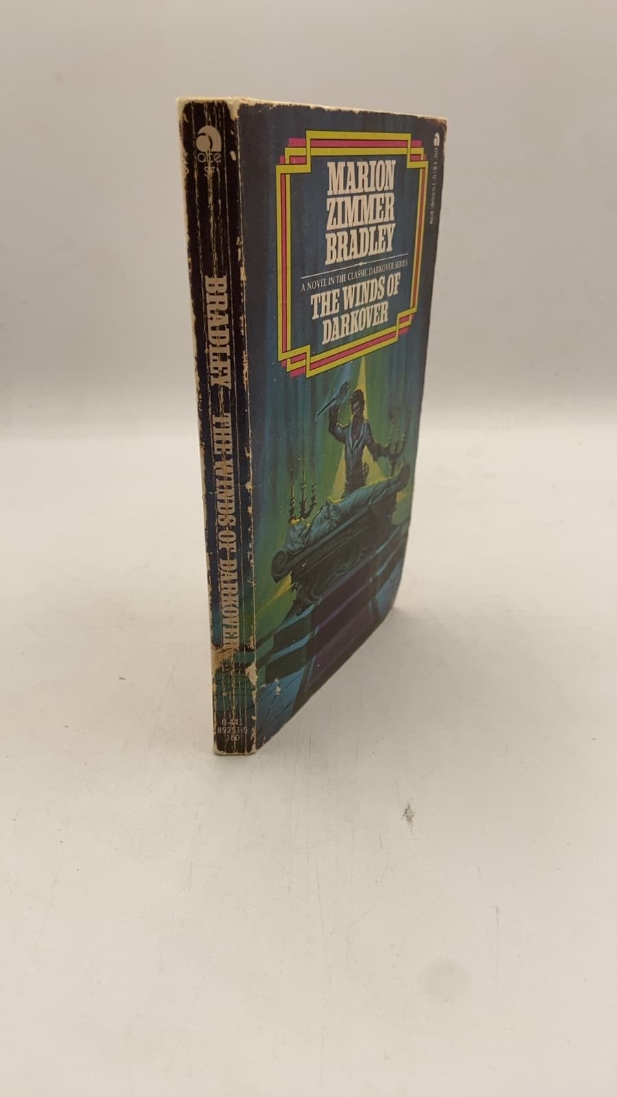 THE Winds OF Darkover by Marion Zimmer Bradley - front cover