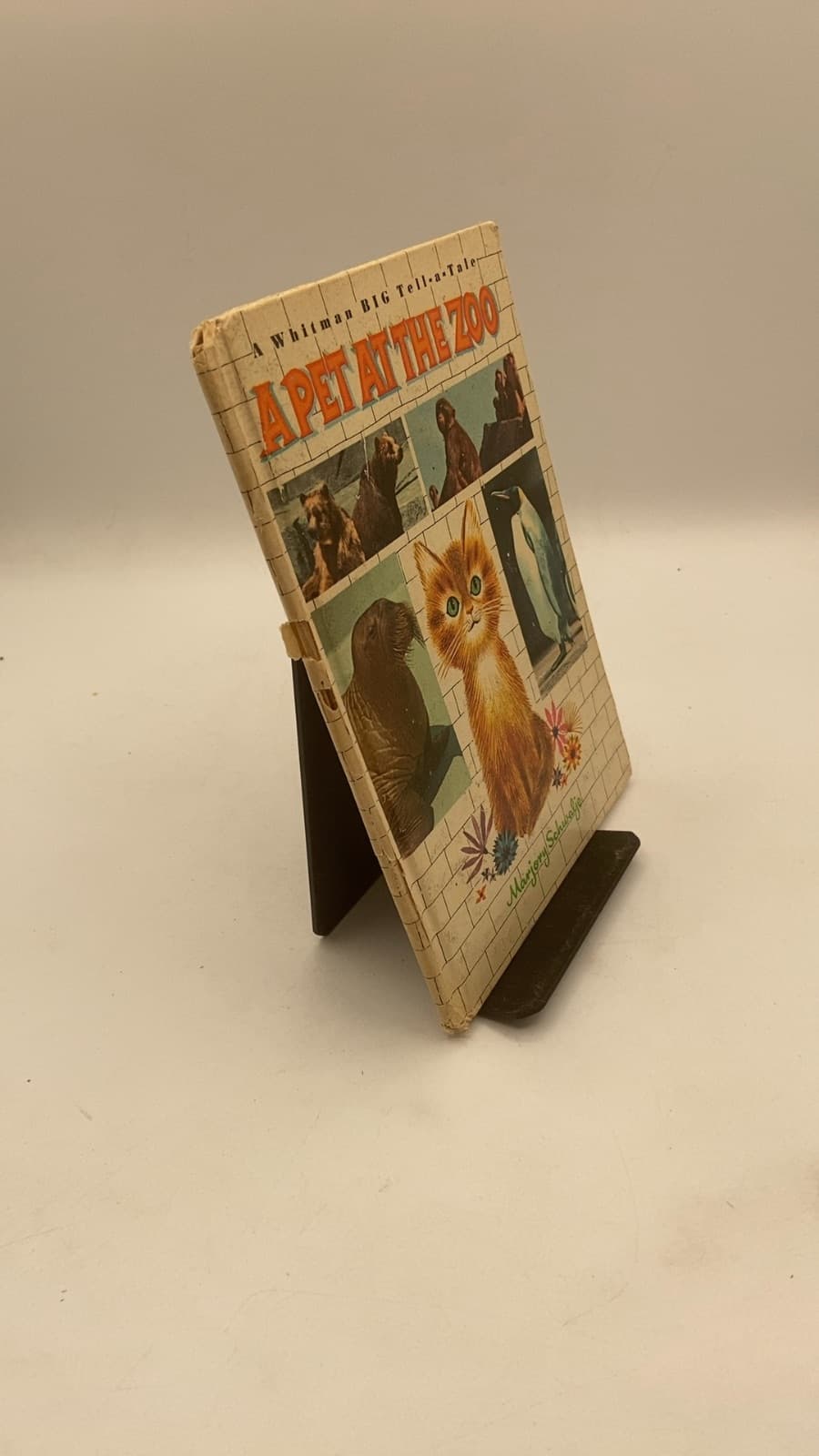 A Pet at the Zoo by Marjory Schwalje - front cover
