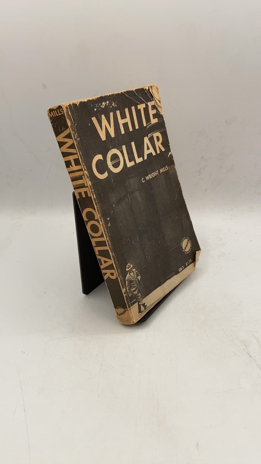 White Collar by C. Wright Mills - front cover