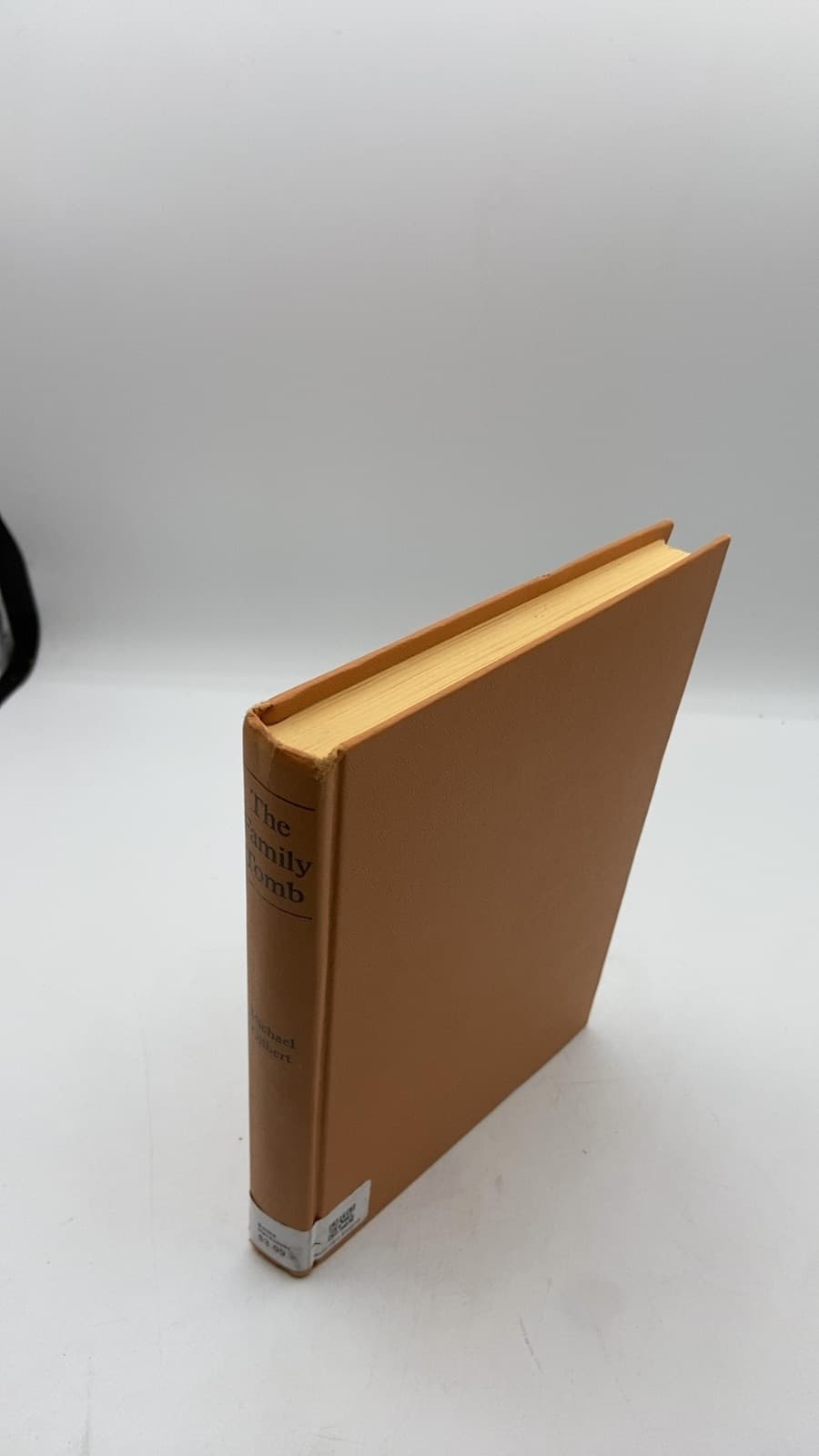 The Family Tomb by Michael Gilbert - front cover