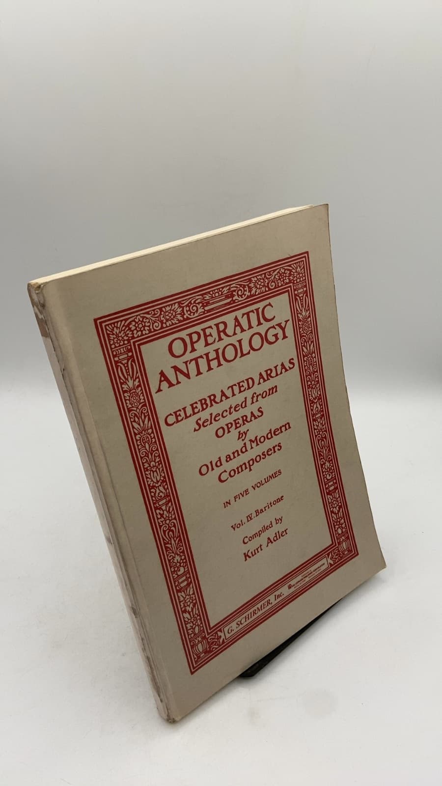 Operatic Anthology: Celebrated Arias Selected from Operas by Old and Modern Composers by Kurt Adler - front cover