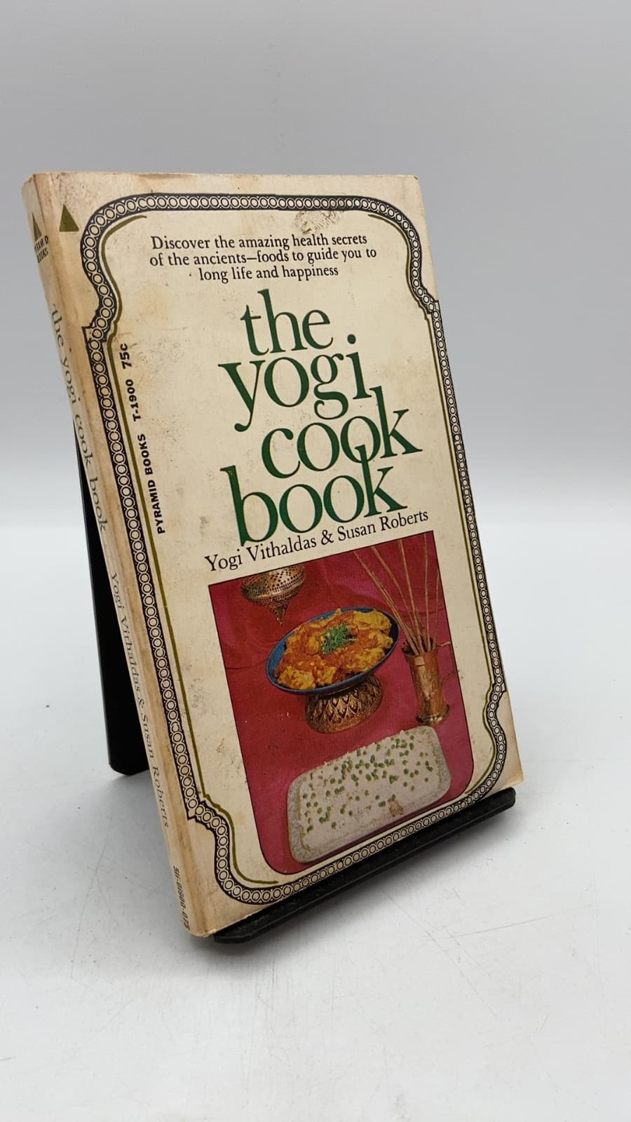 The Yogi Cook Book by Yogi Vithaldas & Susan Roberts - front cover
