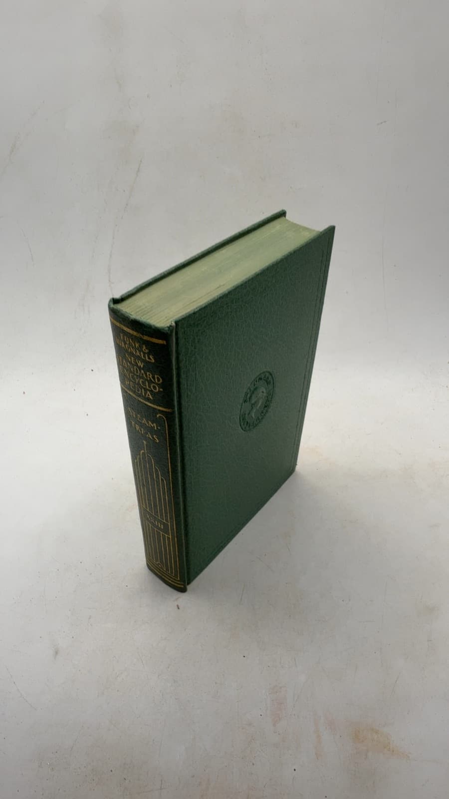 Funk & Wagnalls New Standard Encyclopedia of Universal Knowledge by Frank H. Vizetelly (Editorial Director) - front cover