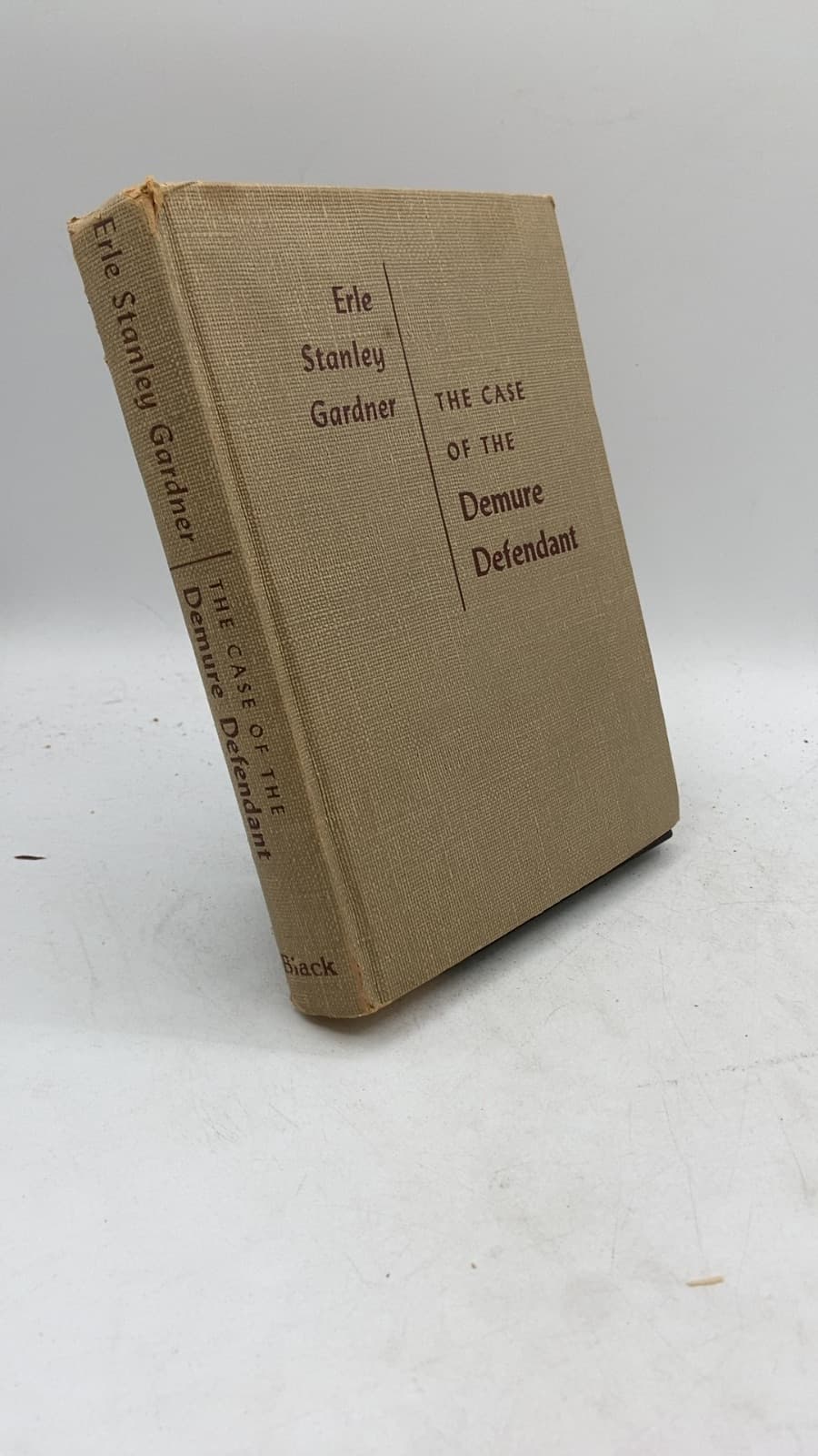 The Case of the Demure Defendant by Erle Stanley Gardner - front cover