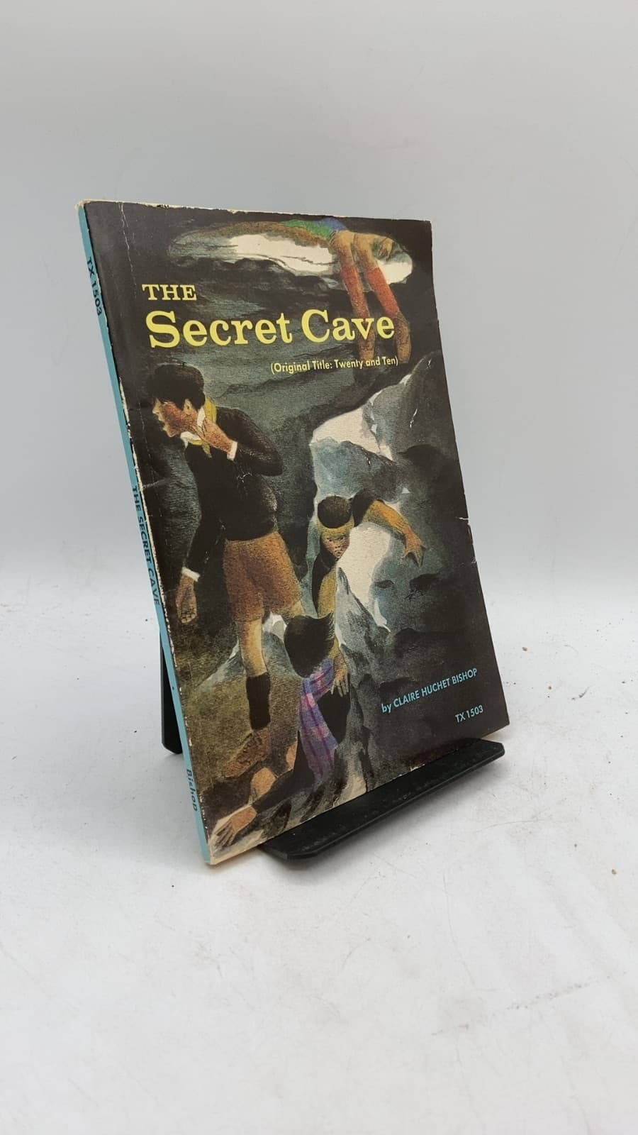 The Secret Cave (Original Title: Twenty and Ten) by Claire Huchet Bishop - front cover