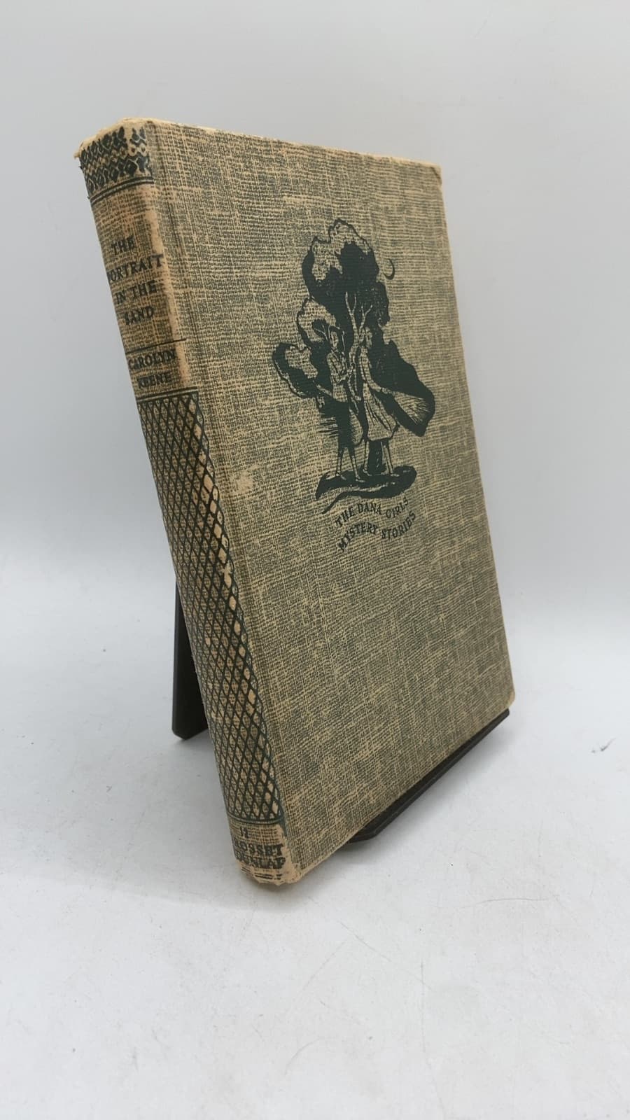The Portrait in the Sand by Carolyn Keene - front cover