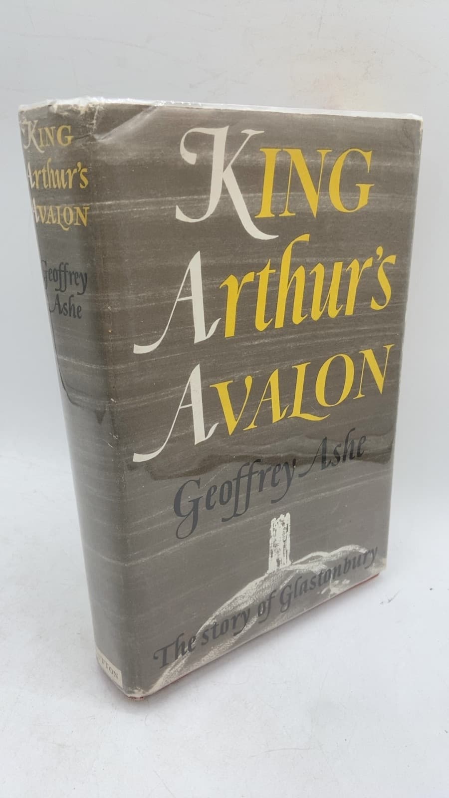 King Arthur's Avalon: The Story of Glastonbury by Geoffrey Ashe - front cover