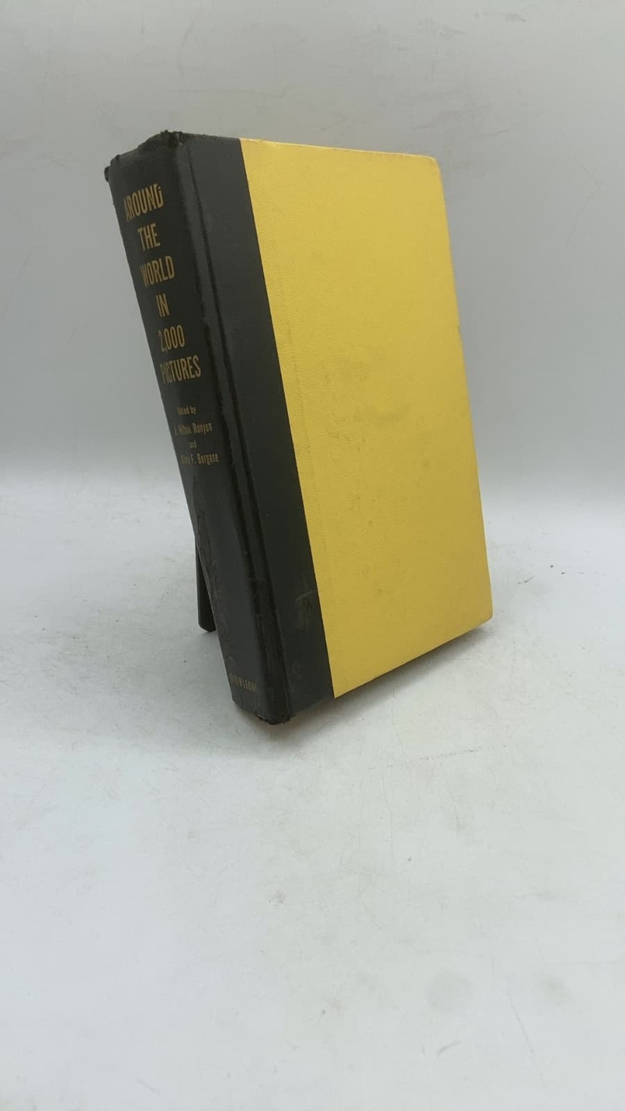 Around THE World IN 2,000 Pictures by A. Milton Runyon and Vilma F. Bergane - front cover