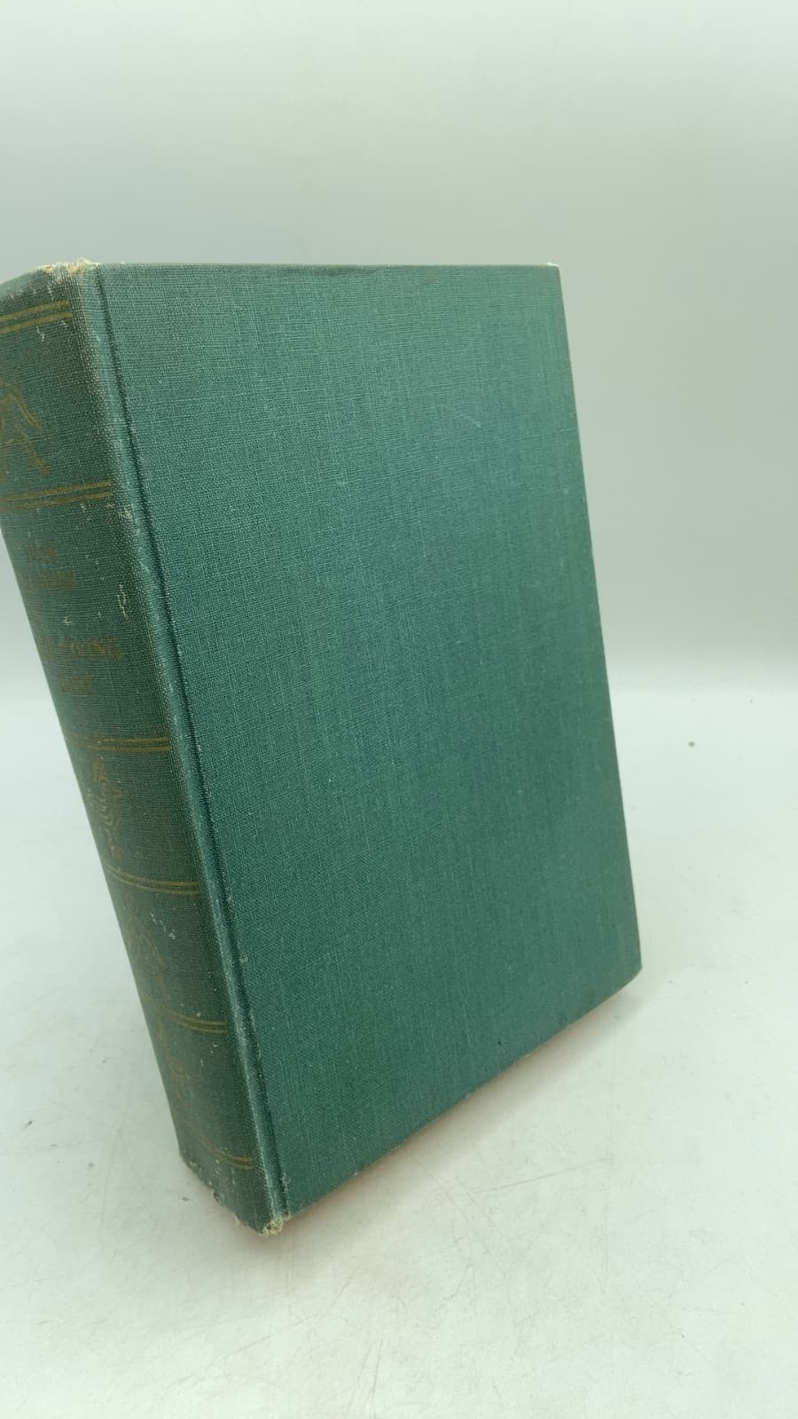 THE Living Past by Ivar Lissner - front cover