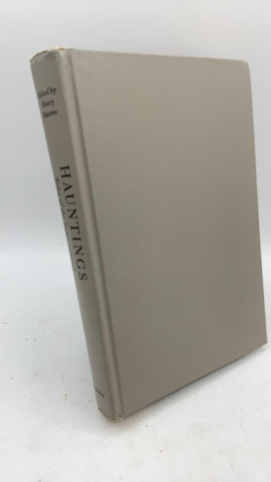 Hauntings: Tales of the Supernatural by Edited by Henry Mazzeo - front cover
