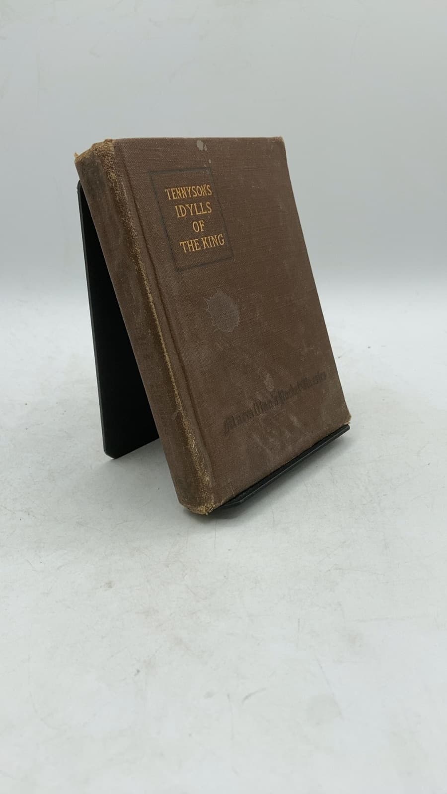 Idylls of the King by Alfred Tennyson - front cover