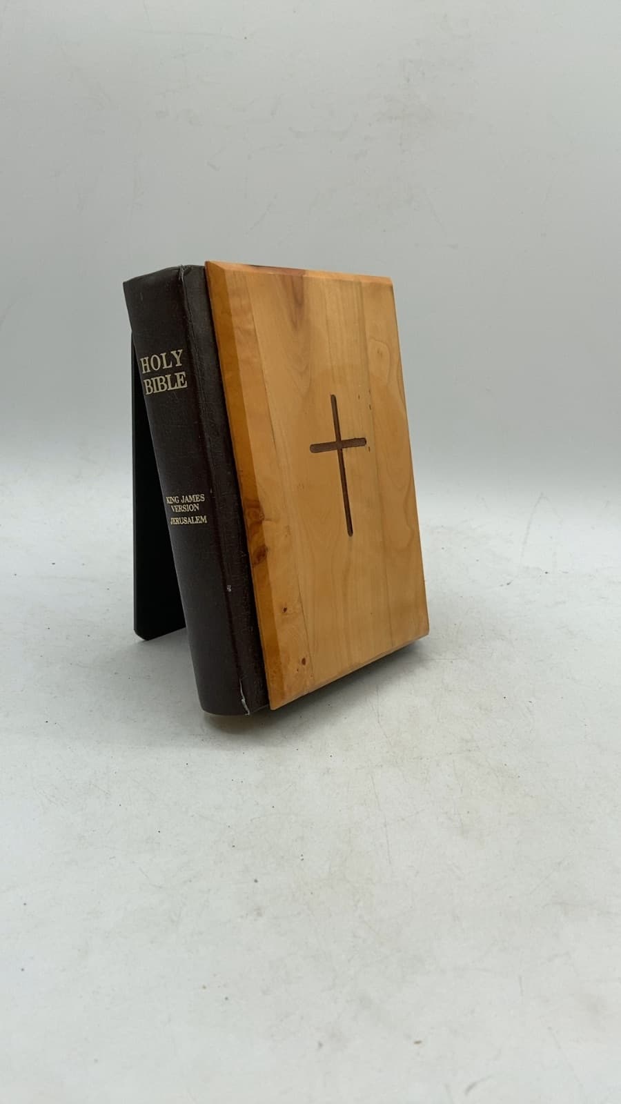 The Holy Land Bible: Containing the Old and New Testaments - front cover
