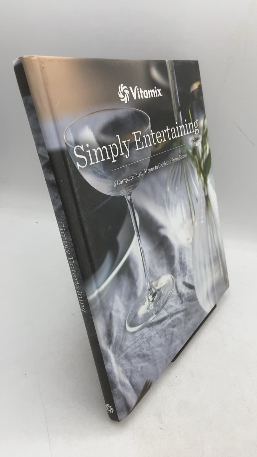 Simply Entertaining: 5 Complete Party Menus to Celebrate Every Season by Vitamix - front cover