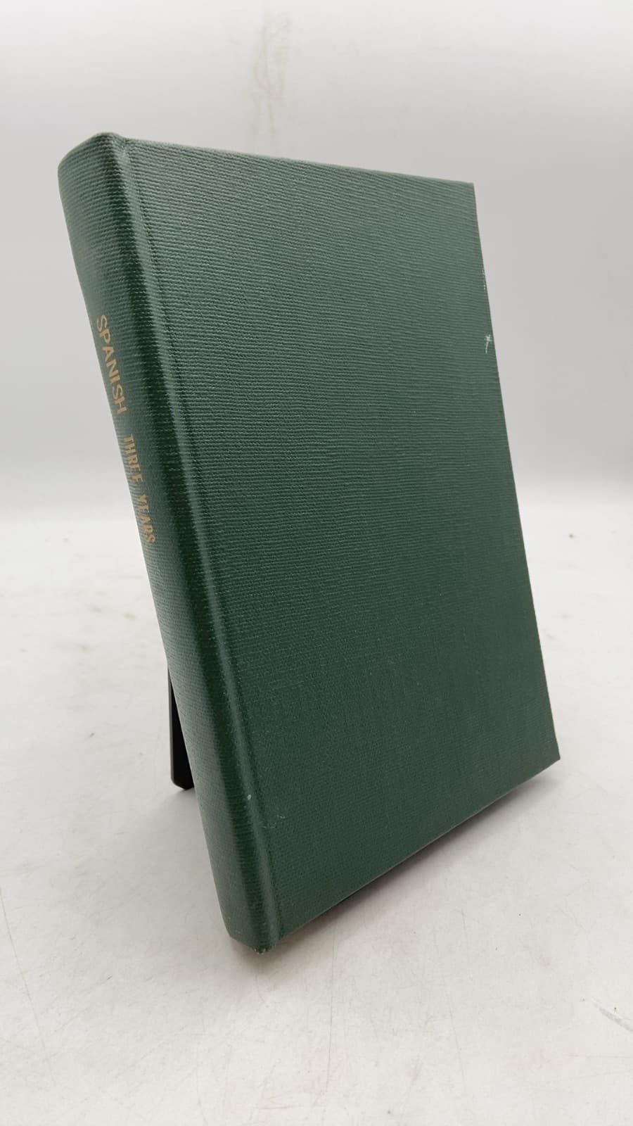 Review Text IN Spanish Three Years by Robert J. Nassi, Bernard Bernstein, Theodore F. Nuzzi - front cover