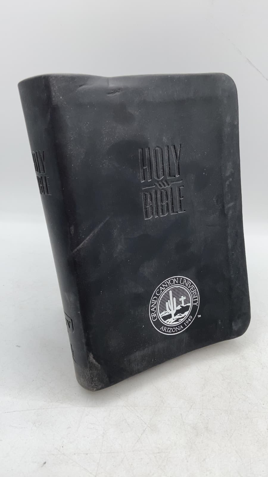 THE Holy Bible OLD AND NEW Testaments - front cover