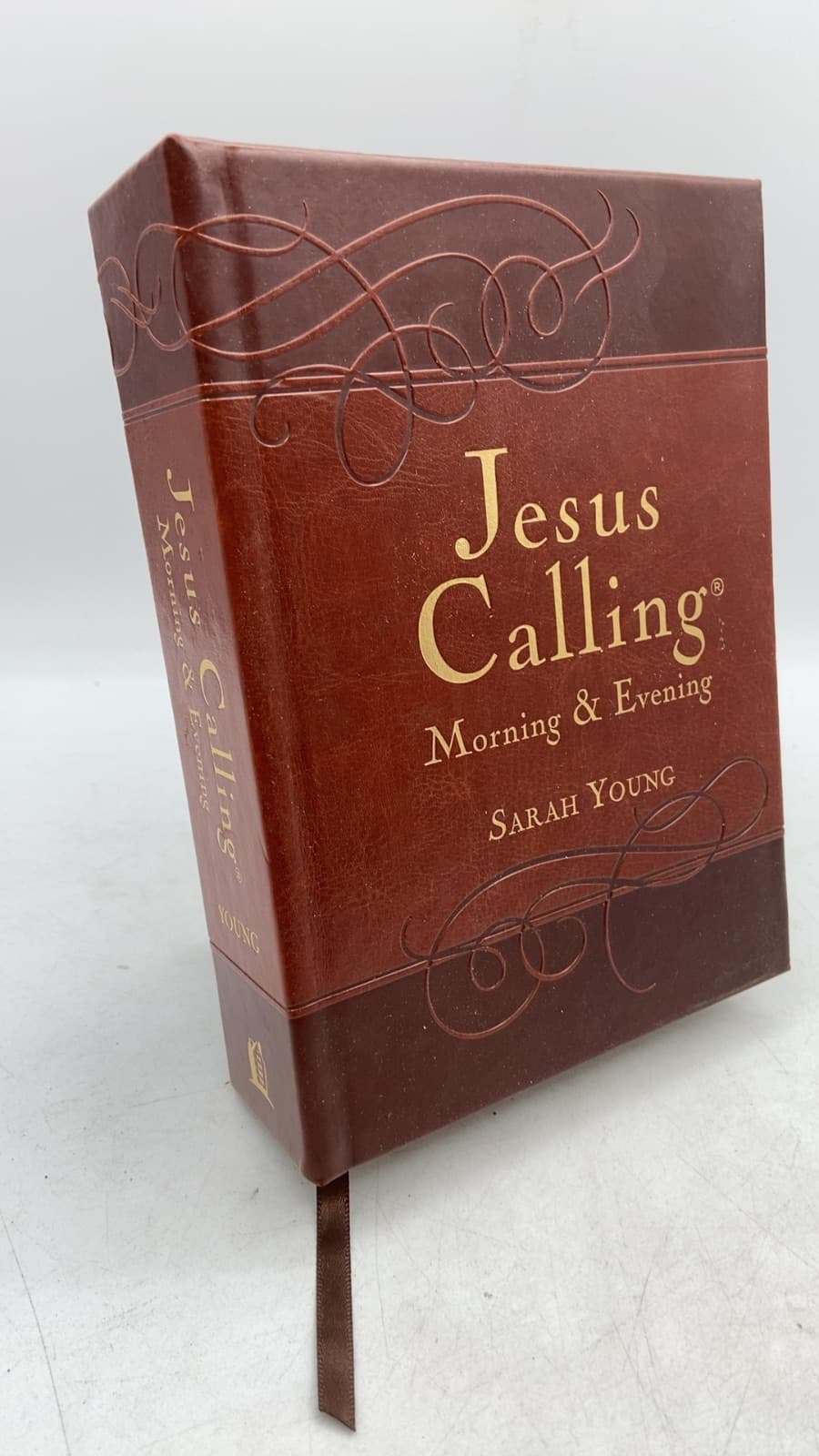 Jesus Calling: Morning & Evening by Sarah Young - front cover
