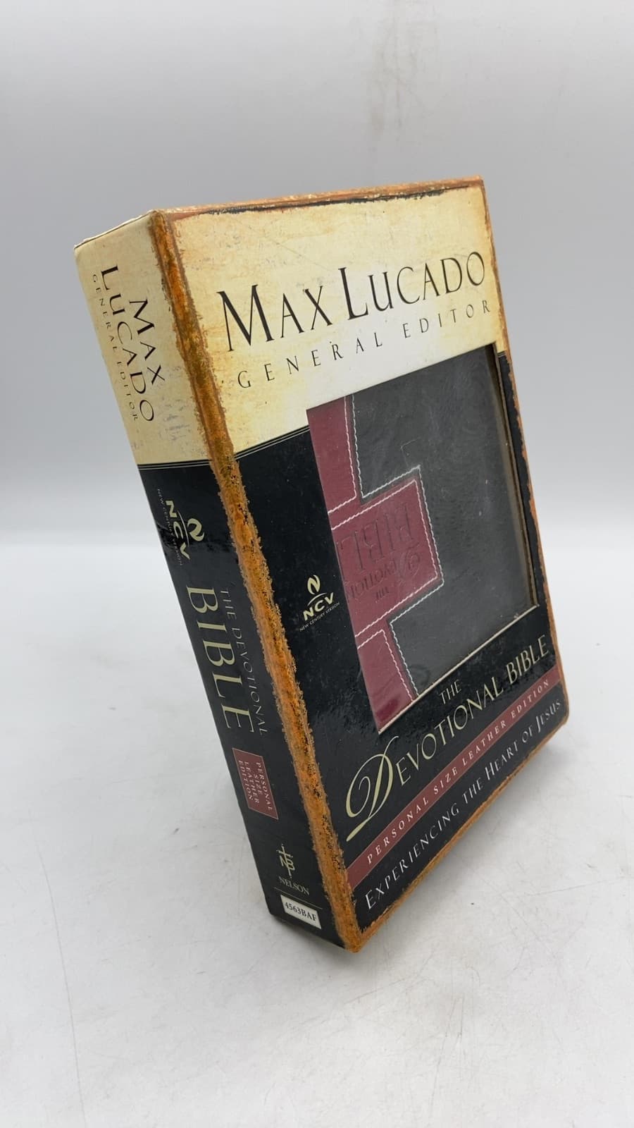 The Devotional Bible: Experiencing the Heart of Jesus by Max Lucado - front cover