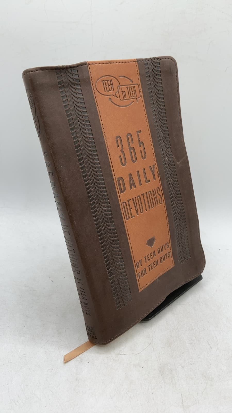 Teen to Teen 365 Daily Devotions by Compiled by Patti M. Hummel - front cover