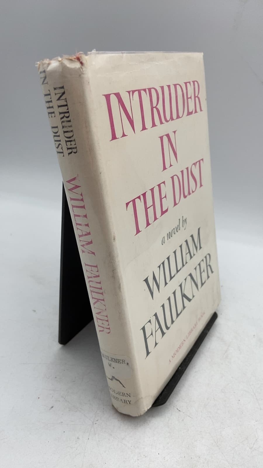 Intruder IN THE Dust by William Faulkner - front cover