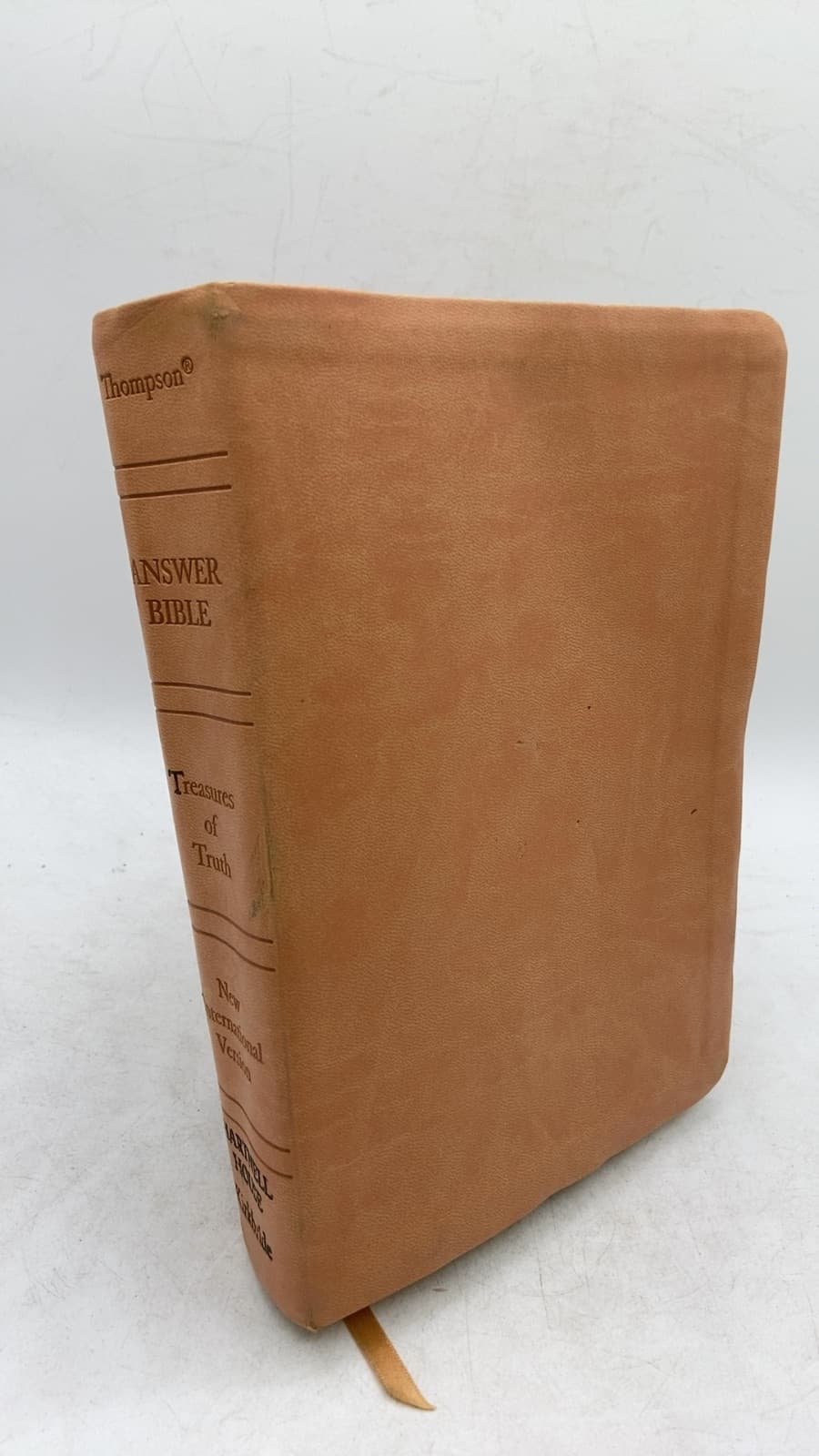 Thompson Answer Bible: Treasures of Truth by Daryl Lucas (Editor) - front cover