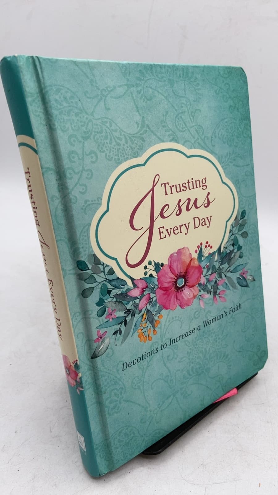 Trusting Jesus Every Day: Devotions to Increase a Woman’s Faith by Michelle Medlock Adams, Katherine Douglas, Ramona Richards - front cover