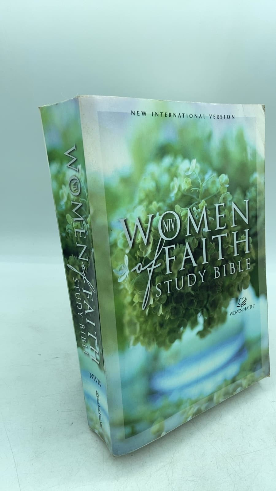 NIV Women of Faith Study Bible by Jean E. Syswerda - front cover