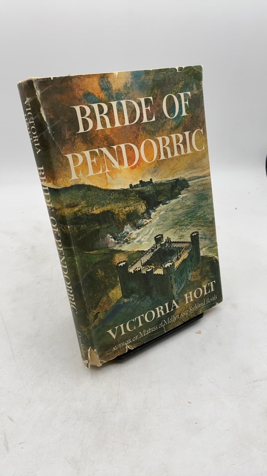 Bride of Pendorric by Victoria Holt - front cover