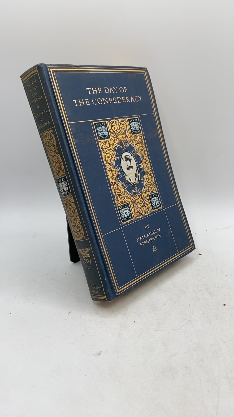 The Day of the Confederacy: A Chronicle of the Embattled South by Nathaniel W. Stephenson - front cover