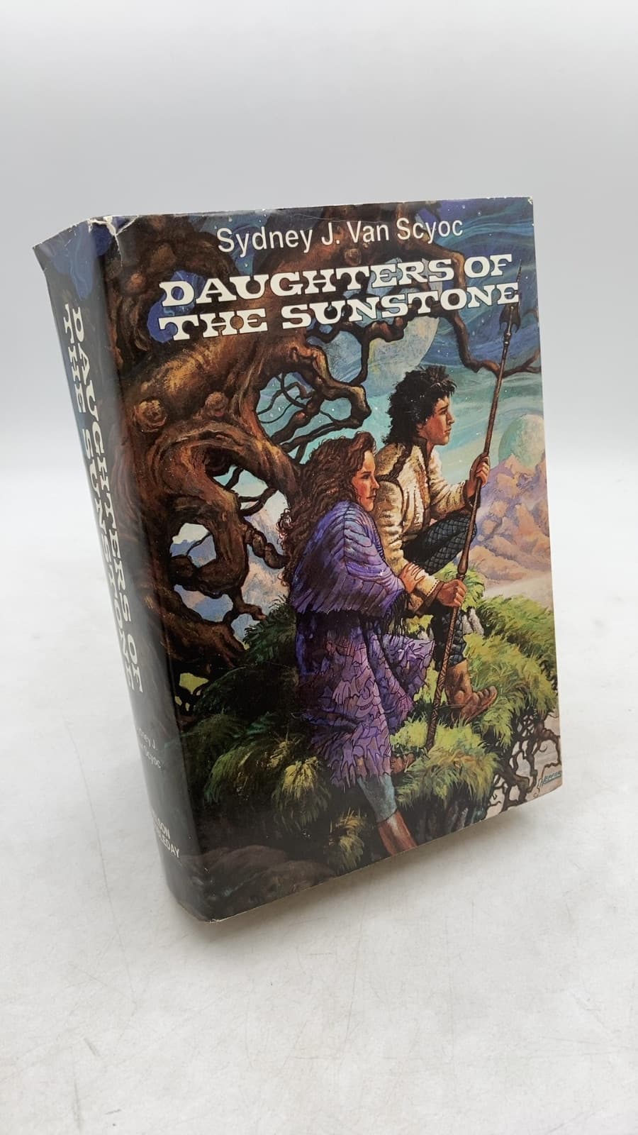 Daughters OF THE Sunstone by Sydney J. Van Scyoc - front cover
