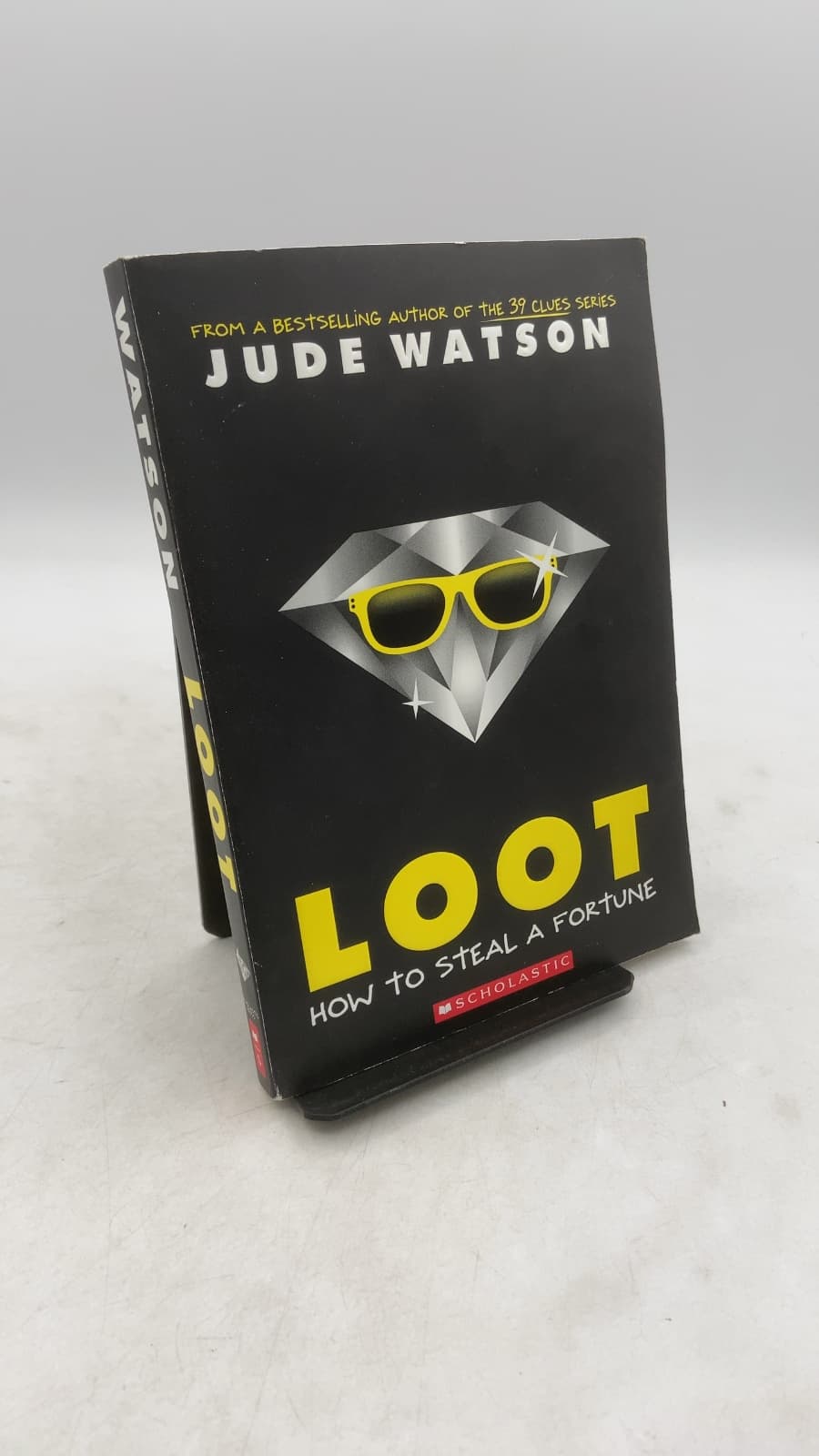 LOOT: How to Steal a Fortune by Jude Watson - front cover