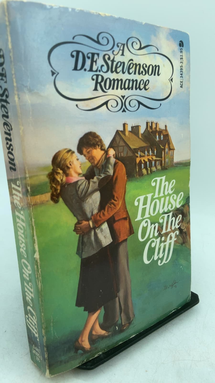 The House On The Cliff by D. E. Stevenson - front cover