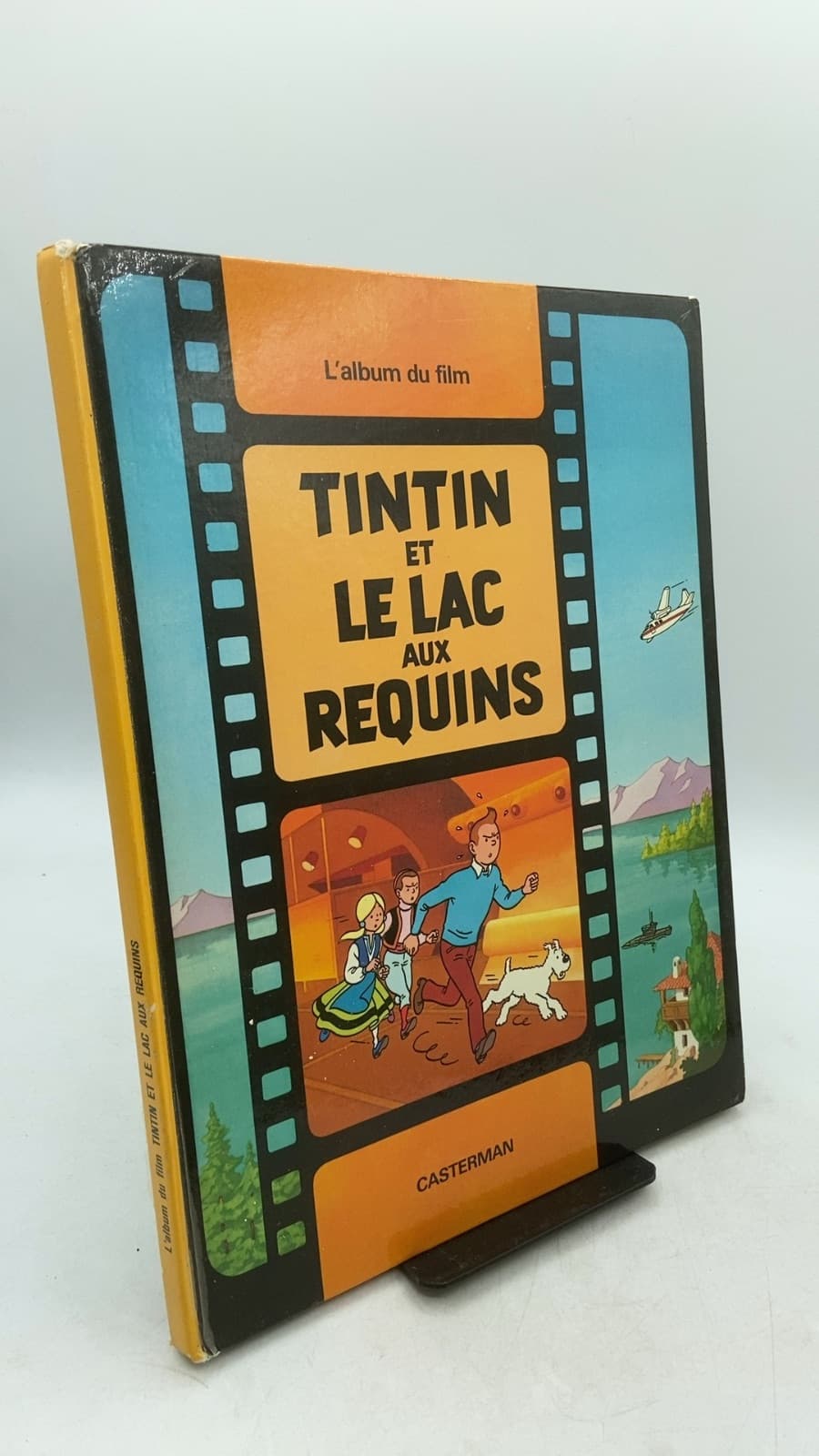 Tintin et le Lac aux Requins by Hergé (characters), Greg (scenario), Studios Hergé (adaptation) - front cover