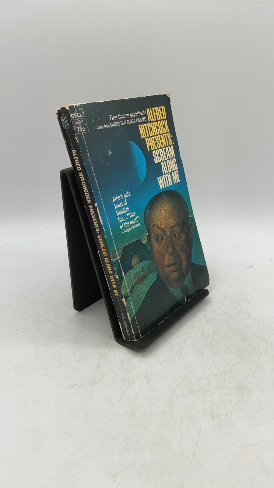 Alfred Hitchcock Presents: Scream Along with Me by Alfred Hitchcock, Editor - front cover