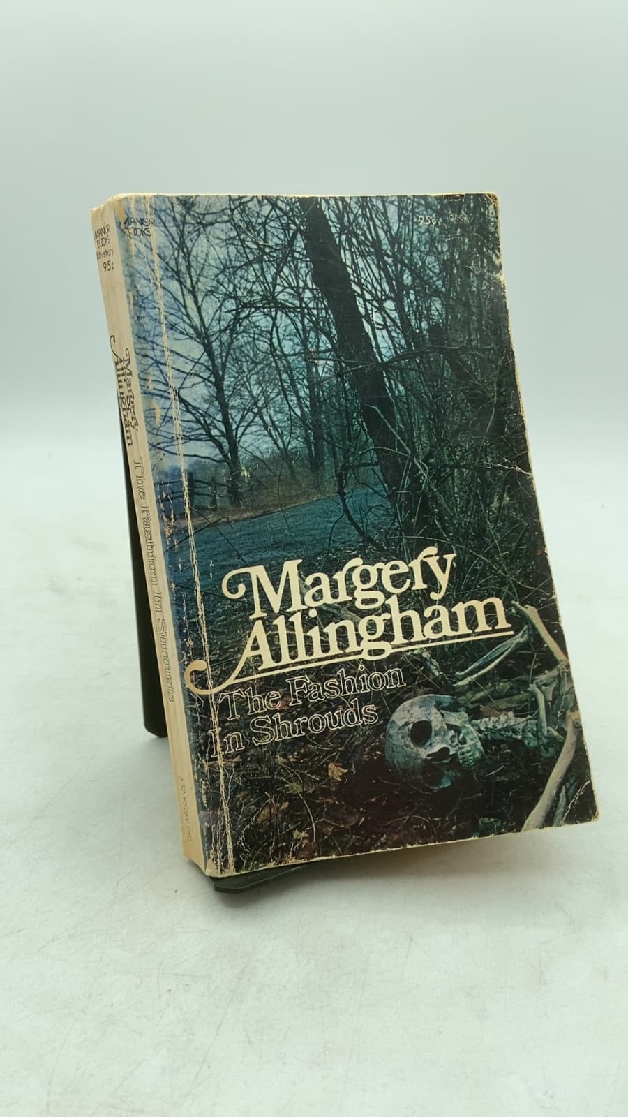 The Fashion In Shrouds by Margery Allingham - front cover