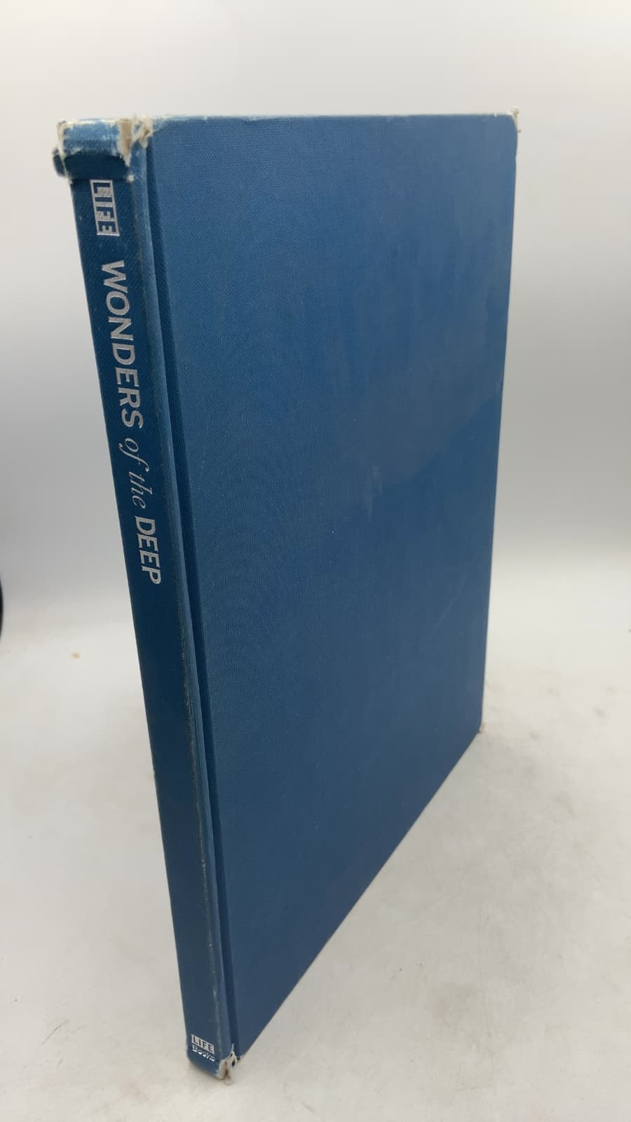 Wonders of the Deep: The Astonishing Splendor of the Seven Seas by Robert Sullivan (Managing Editor) - front cover
