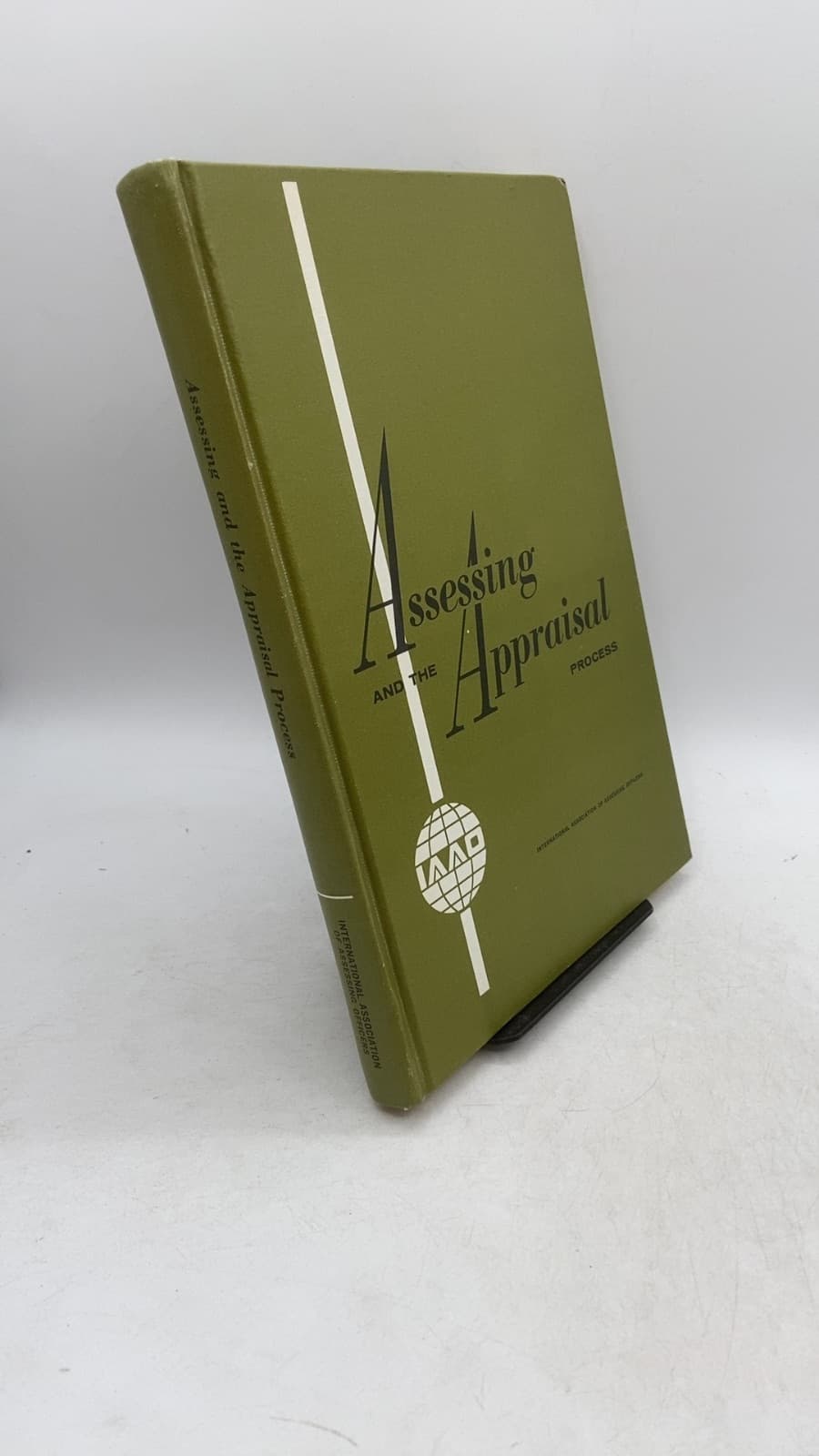 Assessing and the Appraisal Process by International Association of Assessing Officers - front cover