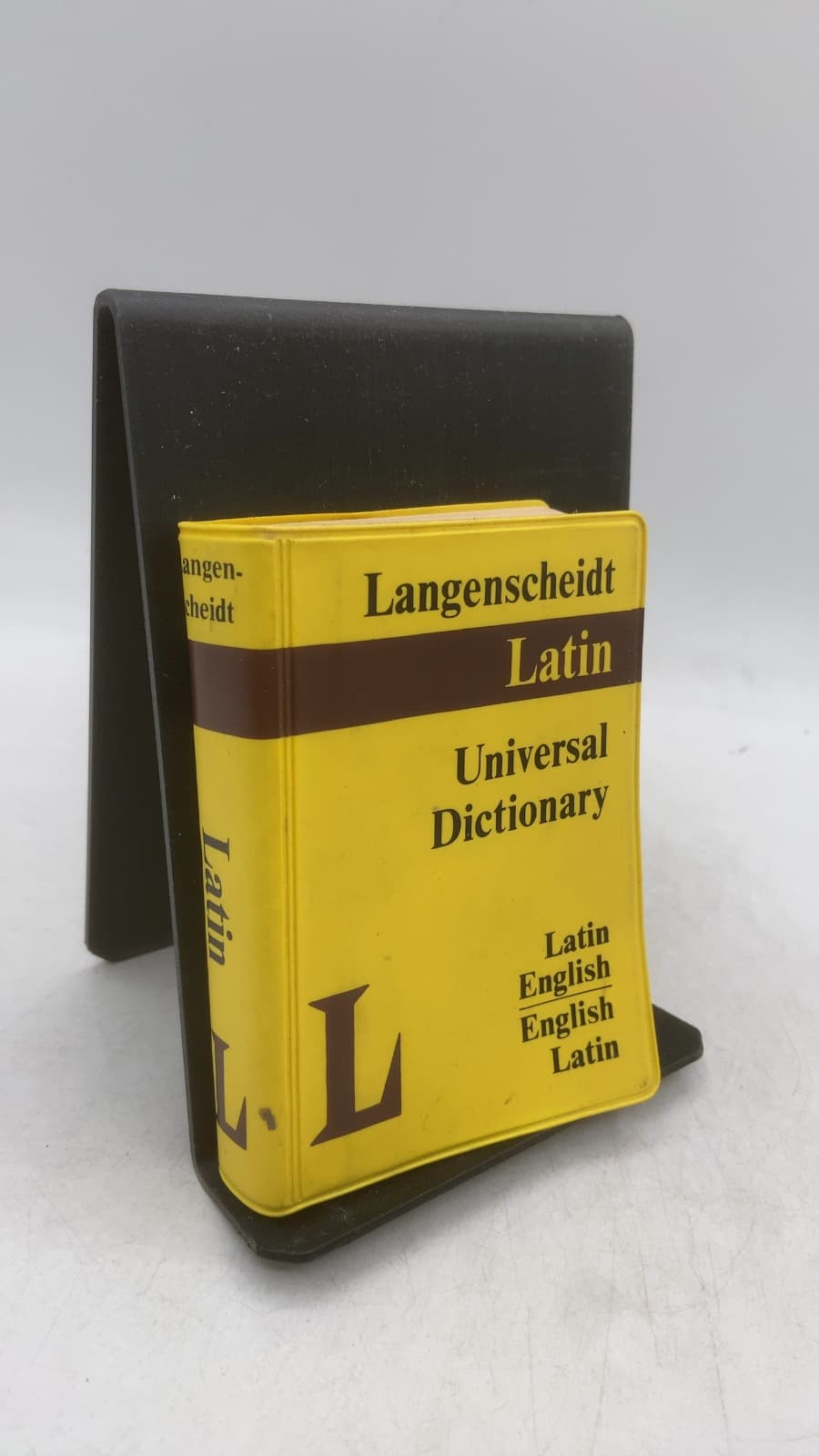 Langenscheidt Latin Universal Dictionary by Edited by C. D. N. Costa, M. A., B. Phil. (Oxon) and Mary Herberg, M. A. (Oxon) - front cover