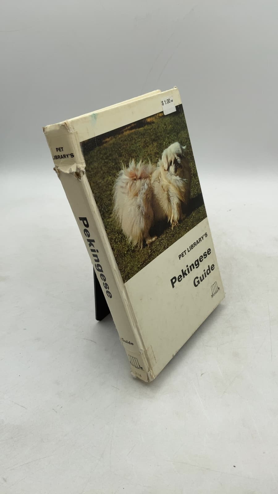 Pet Library's Pekingese Guide by Frances Sefton - front cover