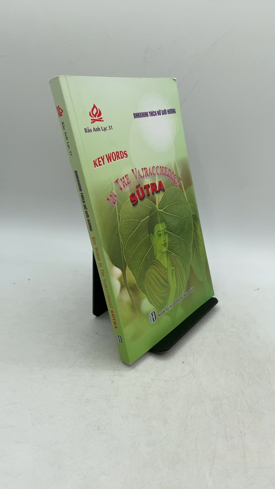 Key Words in the Vajracchedikā Sūtra by Bhikkhunī Giới Hương - front cover