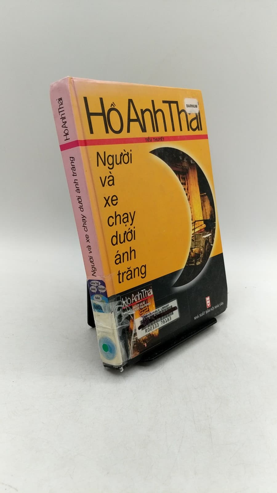 Người và xe chạy dưới ánh trăng by Hồ Anh Thái - front cover