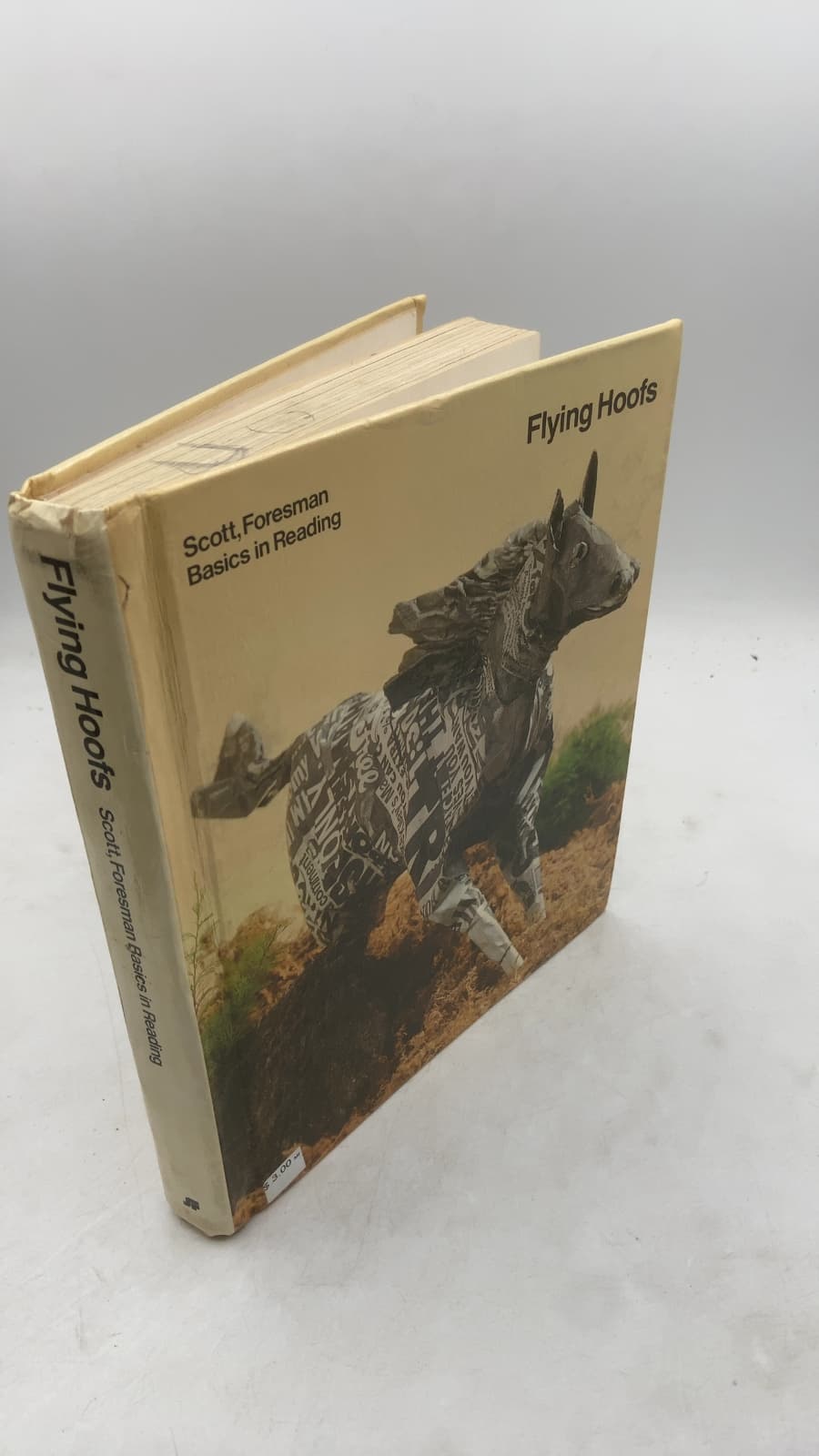Flying Hoofs by Ira E. Aaron, Charles Davis, Joan Schelly - front cover
