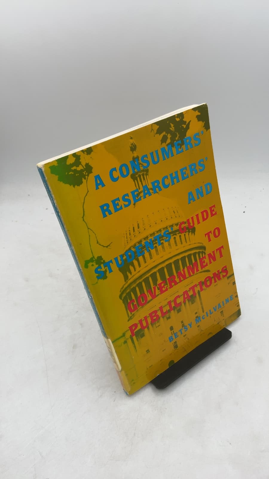 A Consumers' Researchers' and Students' Guide to Government Publications by Betsy McIlvaine - front cover