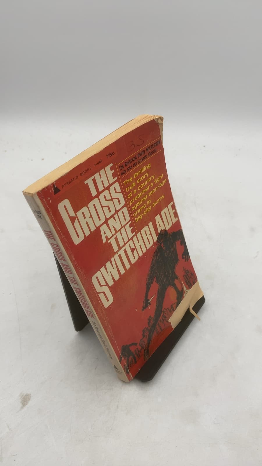 The Cross and the Switchblade by The Reverend David Wilkerson with John and Elizabeth Sherrill - front cover